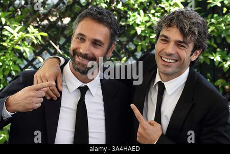 30 septembre 2014 - Rome, Italie - L'acteur italien RAOUL Bova et Luca ARGENTERO posent lors de la ''Fratelli unici'' tournée photo de Rome. (Crédit image : © Evandro Inetti/ZUMA Wire) Banque D'Images