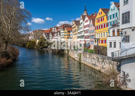 Célèbres maisons traditionnelles à colombages au bord de la rivière de Tübingen dans le sud de l'Allemagne Banque D'Images