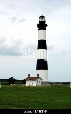 12 juillet 2005 ; Bodie Island, Caroline du Nord, États-Unis ; le phare de Bodie Island a été construit en 1872 et est toujours opérationnel en 2005. Il mesure 150 pieds de haut et son signal peut être vu sur 19 miles. Photo le 12 juillet 2005. Crédit obligatoire : photo de Ed Bensen/ZUMA Press. (©) Copyright 2005 par Ed Bensen Banque D'Images
