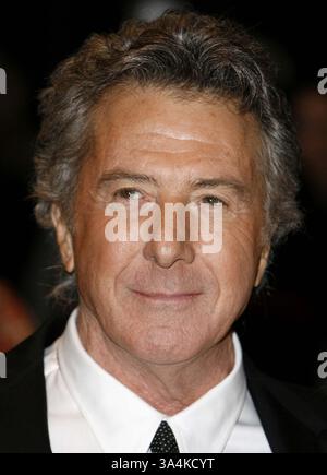 21 oct., 2006 - L'Odeon, LONDON - Dustin Hoffman.FICTION PREMIERE.L'Odeon, LONDON 10-20-2006. STEWART KENDALL- - 2006.K50375(Image Crédit : © Globe Photos/ZUMAPRESS.com) Banque D'Images