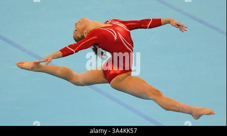 13 août 2008 - Alicia Sacramone, des États-Unis, participe à la finale par équipe féminine le mercredi 13 août 2008, aux Jeux de la XXIXe Olympiade à Beijing, en Chine. (Jeff Siner/Charlotte observer/MCT) (image de crédit : © Jeff Siner/MCT/ZUMAPRESS.com) Banque D'Images