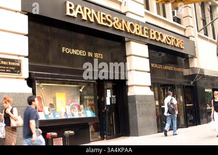 JAN. 1, 2011 - K38472TM.BARNES ET LES LIBRAIRES NOBLES. TRICIA MEADOWS/ BARNES ET LIBRAIRIE NOBLE SUR LA CINQUIÈME AVENUE ET la 18e rue(crédit image : © Globe photos/ZUMAPRESS.com) Banque D'Images
