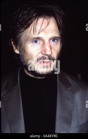 JANVIER 1, 2011 - K24344HMC : SOIRÉE D'OUVERTURE ''THE CRUCIBLE'' AU VIRGINIA THEATRE DE NEW YORK 03/07/02. HENRY McGee/ 2002.LIAM NEESON(crédit image : © Globe photos/ZUMAPRESS.com) Banque D'Images