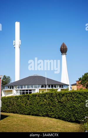 SKAGEN, DANEMARK - 1er JUIN 2023 deux tours emblématiques près du club de jeunes dans le centre-ville Banque D'Images