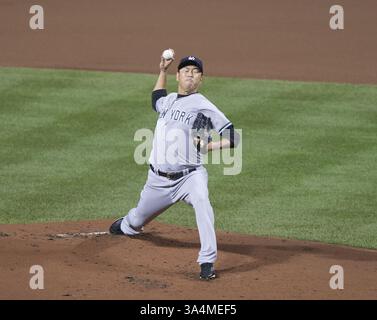 14 septembre 2014 - Baltimore, Maryland, États-Unis d'Amérique - Hiroki Kuroda, lanceur des Yankees de New York (18 ans), travaille en première manche contre les Orioles de Baltimore à Oriole Park à Camden Yards à Baltimore, MD le dimanche 14 septembre 2014. . Crédit : Ron Sachs / CNP. (Crédit image : © Ron Sachs/CNP/ZUMAPRESS.com) Banque D'Images
