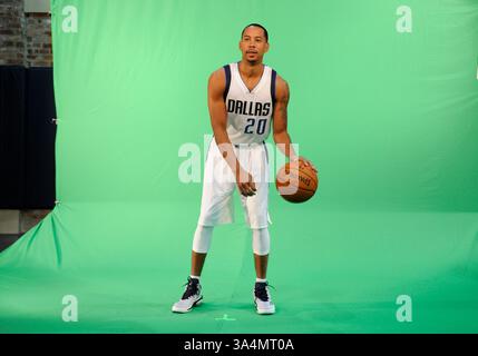 29 septembre 2014 : garde des Dallas Mavericks Devin Harris #20 lors de la Journée des médias Dallas Mavericks au American Airlines Center à Dallas, TX(image crédit : © Albert Pena/Cal Sport Media/ZUMAPRESS.com) Banque D'Images