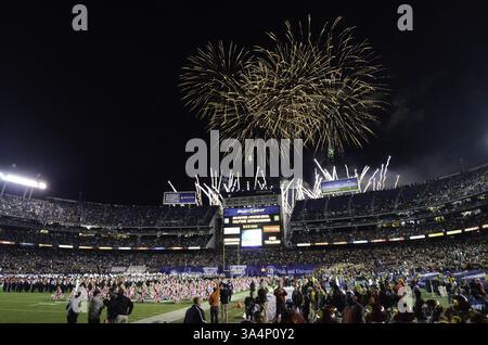 Dec. 27, 2014 - San Diego, Californie, U. S - des feux d'artifice sont montrés à la mi-temps pendant le match de football Nebraska vs USC le samedi 27 décembre 2014 au National University Holiday Bowl à San Diego, CA. (Crédit image : © Ricky Bassman/ZUMA Wire) Banque D'Images