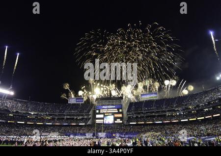 Dec. 27, 2014 - San Diego, Californie, U. S - des feux d'artifice sont montrés à la mi-temps pendant le match de football Nebraska vs USC le samedi 27 décembre 2014 au National University Holiday Bowl à San Diego, CA. (Crédit image : © Ricky Bassman/ZUMA Wire) Banque D'Images