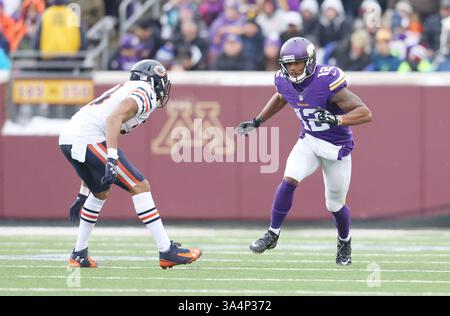 28 décembre 2014 : Charles Johnson (12 ans), receveur des Vikings du Minnesota, est montré lors d'un match de la NFL entre les Bears de Chicago et les Vikings du Minnesota au stade TCF Bank de Minneapolis, Minnesota. Les Vikings ont vaincu les Bears 13 - 9.(image crédit : © Andy Blenkush/Cal Sport Media/ZUMAPRESS.com) Banque D'Images