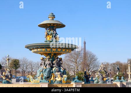 39 PALMIERS ONT ÉTÉ INSTALLÉS SUR LA PLACE DE LA CONCORDE Banque D'Images