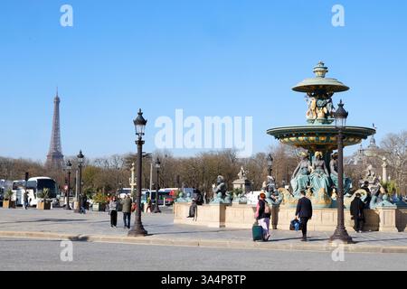39 PALMIERS ONT ÉTÉ INSTALLÉS SUR LA PLACE DE LA CONCORDE Banque D'Images