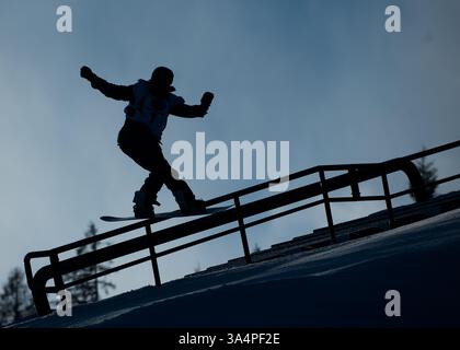 19 janvier 2015 - Kreischberg, Styrie, Autriche - un athlète non identifié participe à la qualification de snowboard Slopestyle aux Championnats du monde de ski freestyle et de snowboard 2015 à Kreischberg, Autriche, le 19 janvier 2015 (crédit image : © Christian Bruna/ZUMA Wire/ZUMAPRESS.com) Banque D'Images