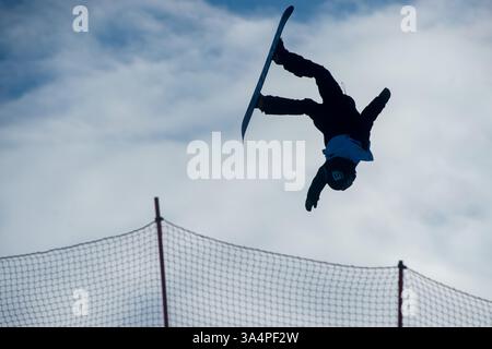 19 janvier 2015 - Kreischberg, Styrie, Autriche - un athlète non identifié participe à la qualification de snowboard Slopestyle aux Championnats du monde de ski freestyle et de snowboard 2015 à Kreischberg, Autriche, le 19 janvier 2015 (crédit image : © Christian Bruna/ZUMA Wire/ZUMAPRESS.com) Banque D'Images