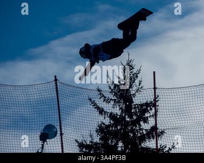 19 janvier 2015 - Kreischberg, Styrie, Autriche - un athlète non identifié participe à la qualification de snowboard Slopestyle aux Championnats du monde de ski freestyle et de snowboard 2015 à Kreischberg, Autriche, le 19 janvier 2015 (crédit image : © Christian Bruna/ZUMA Wire/ZUMAPRESS.com) Banque D'Images