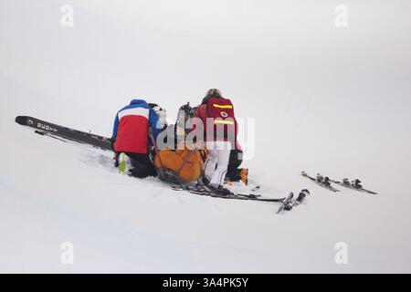 22 janvier 2015 - Kreischberg, Styrie, Autriche - Anais Caradeux, de France, s'est écrasé après s'être écrasé lors de la Halfpipe féminine de ski acrobatique du Championnat du monde FIS de ski acrobatique et de snowboard 2015 le 22 janvier 2015 à Kreischberg, Autriche. (Crédit image : © Christian Bruna/ZUMA Wire/ZUMAPRESS.com) Banque D'Images
