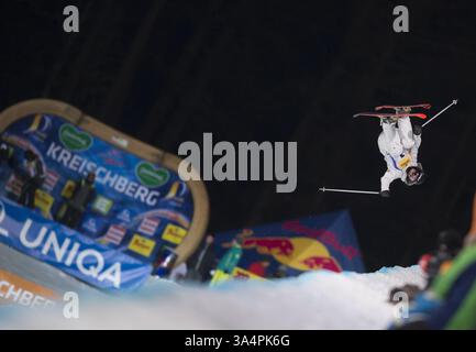 22 janvier 2015 - Kreischberg, Styrie, Autriche - première place Virginie Faivre, de Suisse, participe à la demi-finale féminine de ski acrobatique du Championnat du monde FIS de ski acrobatique et de snowboard 2015 le 22 janvier 2015 à Kreischberg, Autriche. (Crédit image : © Christian Bruna/ZUMA Wire/ZUMAPRESS.com) Banque D'Images