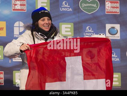 22 janvier 2015 - Kreischberg, Styrie, Autriche - première place Virginie Faivre de Suisse célèbre après la demi-finale féminine de ski acrobatique du Championnat du monde FIS de ski acrobatique et de snowboard 2015 le 22 janvier 2015 à Kreischberg, Autriche. (Crédit image : © Christian Bruna/ZUMA Wire/ZUMAPRESS.com) Banque D'Images
