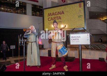 Février 2, 2015 - Royaume-Uni, Royaume-Uni - British Library soirée lancement VIP de leur spectacle Magna Carta . Célébration des 800 ans de la Magna Carta marquée par l'affichage de 4 exemplaires originaux du document historique pour la première fois. (Crédit image : © Nick Cunard/ZUMA Wire) Banque D'Images