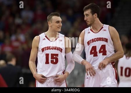 3 février 2015 : L'attaquant des Badgers du Wisconsin Sam Dekker #15 et l'attaquant des Badgers du Wisconsin Frank Kaminsky #44 sont tous souriants pendant le match de basket-ball de la NCAA entre les Badgers du Wisconsin et les Hoosiers de l'Indiana au Kohl Center de Madison, WISCONSIN. Le Wisconsin bat l'Indiana 92-78. John Fisher/CSM(image crédit : © John Fisher/Cal Sport Media/ZUMAPRESS.com) Banque D'Images