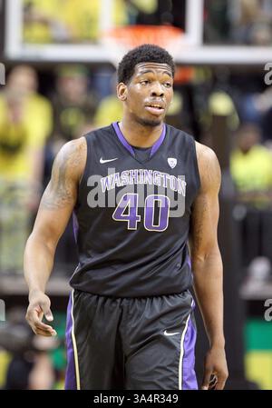 04 février 2015 : L'attaquant Shawn Kemp Jr. (40) des Huskies de Washington retourne sur le banc après une faute contre les Ducks de l'Oregon lors du match de basket-ball de la NCAA à Matthew Knight Arena, Eugene, OR(image crédit : © Larry C. Lawson/Cal Sport Media/ZUMAPRESS.com) Banque D'Images