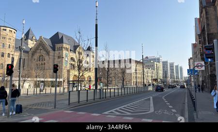 Adam Mickiewicz Square (Plac Adama Mickiewicza w Poznaniu). Collegium moins. Localisation à Poznan. Destination touristique place célèbres vieux bâtiments à Pol Banque D'Images