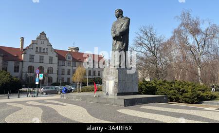 Adam Mickiewicz Square (Plac Adama Mickiewicza w Poznaniu). Collegium moins. Localisation à Poznan. Destination touristique place célèbres vieux bâtiments à Pol Banque D'Images