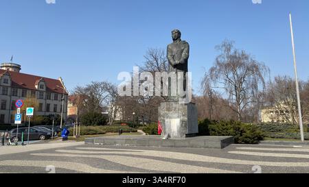 Adam Mickiewicz Square (Plac Adama Mickiewicza w Poznaniu). Collegium moins. Localisation à Poznan. Destination touristique place célèbres vieux bâtiments à Pol Banque D'Images