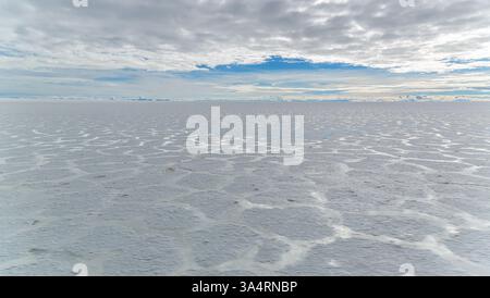 Saler le lac Uyuni (bolivie) dans la lumière du matin Banque D'Images