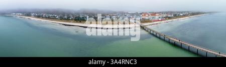 Vue panoramique aérienne de la plage de Binz sur la côte Baltique (île de Rugia, Allemagne) Banque D'Images