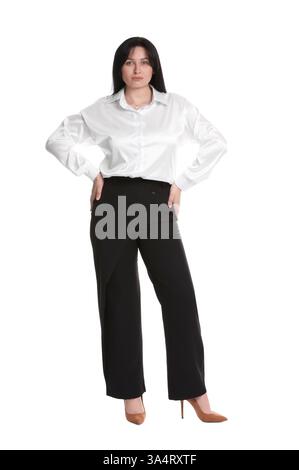 Charmant modèle de plus grande taille sur fond blanc. Surpoids Banque D'Images