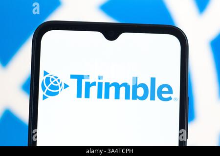 Canada. 19 mars 2025. Dans cette illustration photo, le logo Trimble navigation Limited est affiché sur l'écran d'un smartphone. (Crédit image : © Thomas Fuller/SOPA images via ZUMA Press Wire) USAGE ÉDITORIAL SEULEMENT ! Non destiné à UN USAGE commercial ! Banque D'Images