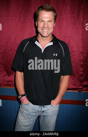 New York, États-Unis. 19 mars 2025. Mark Dobies, star de One Life to Live et Guiding Light, est décédé le 11 mars 2025. La cause de sa mort n'a pas été divulguée. ------------------------------------------------- Mark Dobies fabuleux vendredi avec les Lewises. Tenue au restaurant Charley O's le 5 octobre 2007. © Steven Bergman crédit : AFF/Alamy Live News Banque D'Images