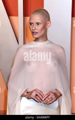 BEVERLY HILLS, CALIFORNIE - 2 MARS : Bianca Balti assiste à la Vanity Fair Oscar Party 2025 organisée par Radhika Jones au Wallis Annenberg Center for the Performing Arts le 2 mars 2025 à Beverly Hills, Californie. Crédit : Jeffrey Mayer / MediaPunch Banque D'Images