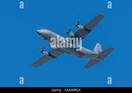 L'avion C-130J-30 Hercules de la Royal Australian Air Force est un avion de transport aérien tactique de taille moyenne. Survol de Blacktown, Nouvelle-Galles du Sud, Australie. 31 août 2024. Banque D'Images