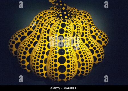 Dancing Pumpkin. Exposition rétrospective de l'artiste japonais Yayoi Kusama à la National Gallery of Victoria, Melbourne, 2025 Banque D'Images