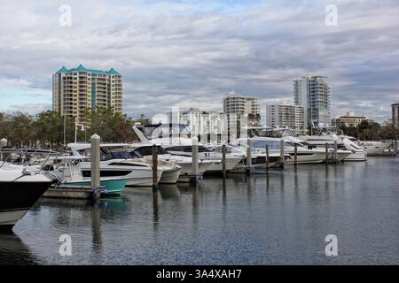Sarasota FL - 4 novembre 2024 : bateaux à Downtown Mariana situé à Sarasota Floride Banque D'Images