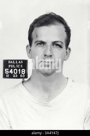 Coups de feu de Lee Harvey Oswald pris au département de police de Dallas le 23 novembre 1963. La première photo, un profil, montre le côté droit de osw Banque D'Images