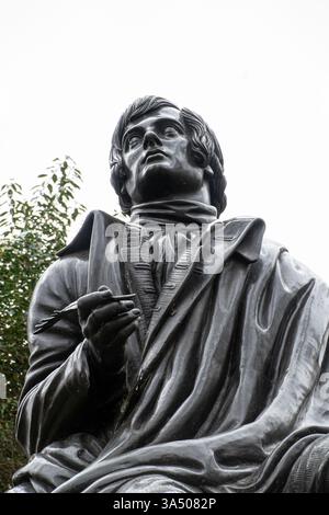 Statue en bronze du poète Robert Burns (1759 - 1796) dans les jardins Victoria Embankment, Londres, Angleterre, Royaume-Uni Banque D'Images