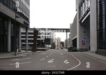 Stuttgart, Allemagne - 03 février 2018 : la Sparda Bank et le parking souterrain de la Landesbank Baden-Wuerttemberg à la gare principale Banque D'Images