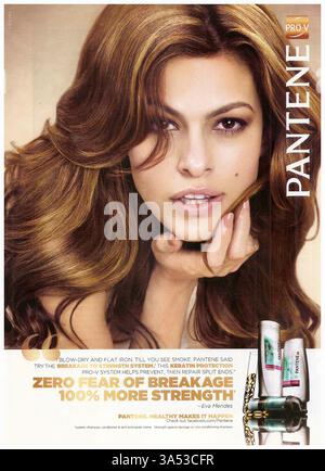 2011 annonce de Pantene Pro-V shampooing & revitalisant mettant en vedette l'actrice Eva Mendes Banque D'Images