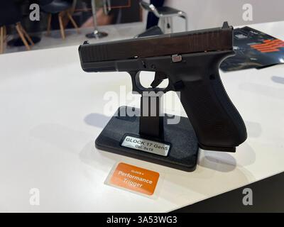 Le pistolet semi-automatique GLOCK17 Gen 5 9mm est la taille et le calibre qui ont tout commencé pour GLOCK. Il s’agit de la 5ème génération des pis polymères légendaires Banque D'Images