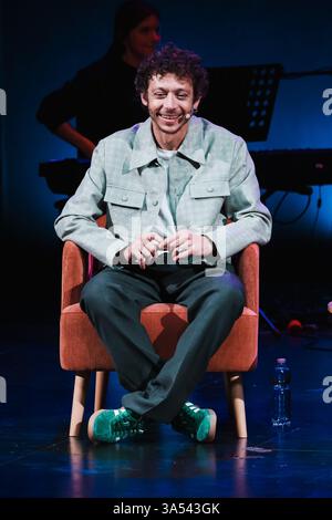 Milan, Italie. 11 mars 2025. Valentino Rossi assiste à l'enregistrement du podcast PoretCast au Teatro Oscar de Milan. Crédit : SOPA images Limited/Alamy Live News Banque D'Images