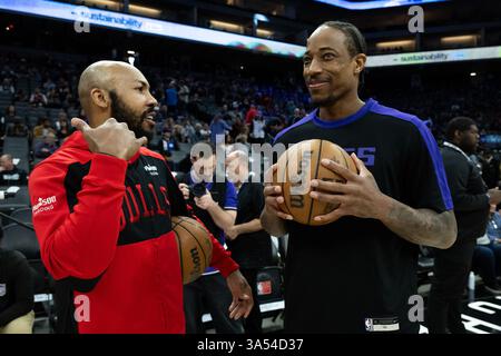 Sacramento, Californie, États-Unis. 20 mars 2025. L'attaquant des Kings de Sacramento DeMar DeRozan (10 ans) s'entretient avec le garde des Bulls de Chicago Jevon carter (5 ans) avant un match de la NBA au Golden 1 Center le jeudi 20 mars 2025 à Sacramento. (Crédit image : © Paul Kitagaki Jr./ZUMA Press Wire) USAGE ÉDITORIAL SEULEMENT ! Non destiné à UN USAGE commercial ! Banque D'Images