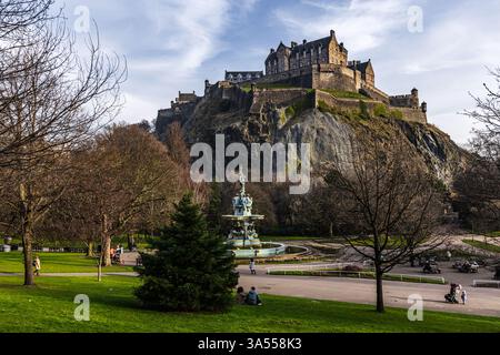 Ross Fountain. Canon EOS R5, RF24-105mm F4 l IS USM à 31mm, ISO 160, 1/160s à f/11. Mars Banque D'Images
