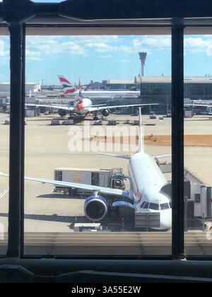 Vue des avions de l'aéroport d'Heathrow Banque D'Images