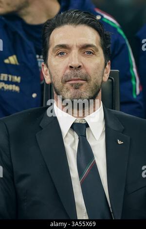 Milan, Italie. 20 mars 2025. L'ancien gardien de but italien Gianluigi Buffon lors du match de quart de finale de l'UEFA Nations League opposant l'Italie et l'Allemagne au Stadio San Siro à Milan, en Italie. (Daniela Porcelli/SPP) crédit : SPP Sport Press photo. /Alamy Live News Banque D'Images