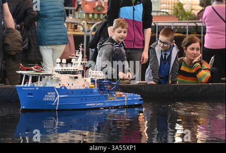 Olomouc, République tchèque. 21 mars 2025. Les modélisateurs aéronautiques, navals et automobiles ont préparé leurs expositions à la veille de la 23ème édition de l'exposition interactive for Model 2025, axée sur les modèles, la collecte et les technologies numériques, les jeux, les jouets et les kits, Olomouc, République tchèque, 21 mars 2025. Crédit : Ludek Perina/CTK photo/Alamy Live News Banque D'Images