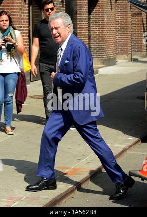 Regis Philbin au Late Show avec David Letterman à New York le 19 mai 2015 Banque D'Images