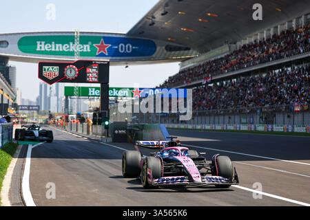 Shanghai, Shanghai, Chine. 20 mars 2025. SHANGHAI, CHINE- 21 MARS : Pierre Gasly, Français, pilotant la (10) Alpine F1 A525 Renault hors de la voie des stands lors des essais avant le Grand Prix de F1 de CHINE sur le circuit international de Shanghai le 21 mars 2025 à Shanghai, en Chine. (Crédit image : © Alessio de Marco/ZUMA Press Wire) USAGE ÉDITORIAL SEULEMENT ! Non destiné à UN USAGE commercial ! Banque D'Images