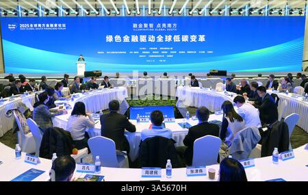 Pékin, Chine. 20 mars 2025. Un forum parallèle du Global South Financial Forum 2025 intitulé « la finance verte conduit la transformation mondiale à faible intensité de carbone » se tient à Pékin, capitale de la Chine, le 20 mars 2025. Sur le thème « éclairer le Sud mondial », le Forum financier mondial du Sud 2025 s'est tenu à Pékin du 19 au 21 mars. Crédit : Li He/Xinhua/Alamy Live News Banque D'Images